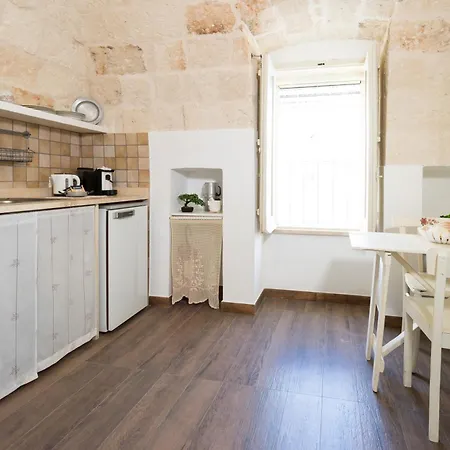 Sotto Il Campanile * Monopoli